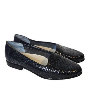 Trotters navy blue woven leather flats. Size 11.